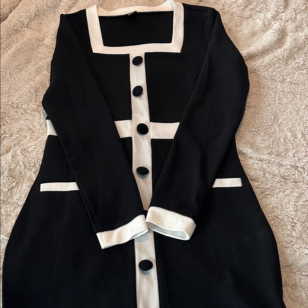 Black and White Button-Up Dress - Picture 10 of 10
